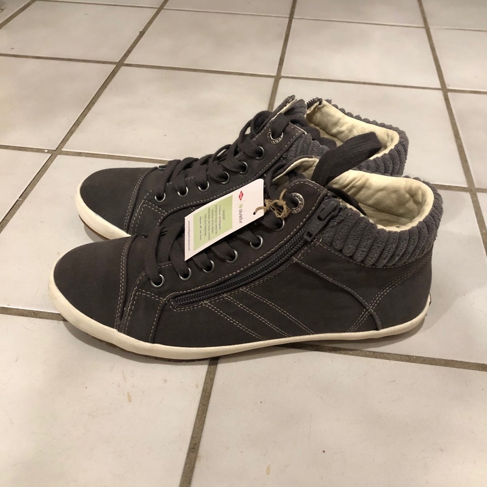 Taos dark grey converse sneakers